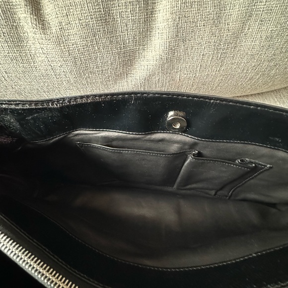 Elie Tahari black patent leather handbag with tortoise shell pocket opening. - Picture 8 of 11